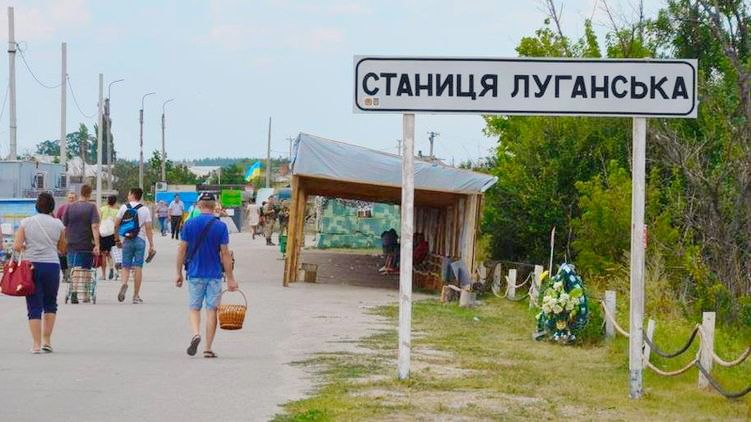 За сегодня на КПВВ "Станица Луганская" линию разграничения пересекли более 700 человек