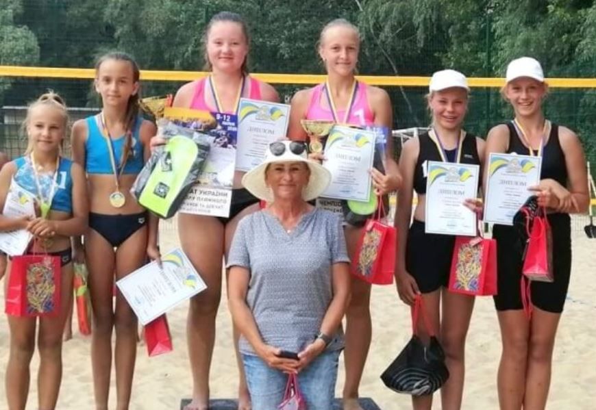 Донецкие спортсменки получили "бронзу" на соревнованиях по пляжному волейболу в Чернигове