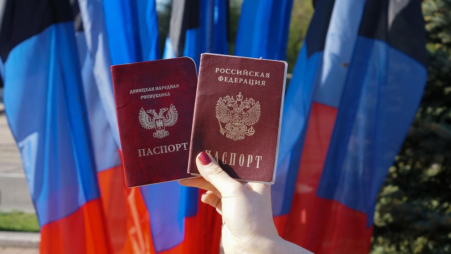 В "ДНР" заявили, что более 1000 человек из ОРДО ежедневно ездит в Россию, чтобы получить паспорта