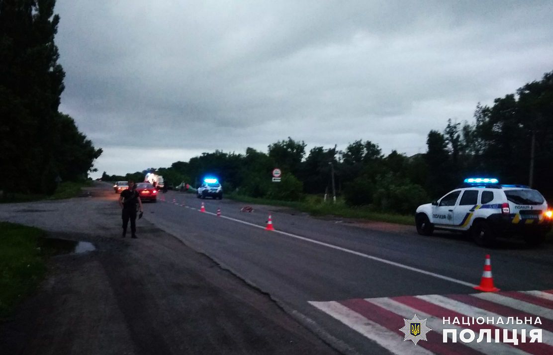 В Марьинке автомобиль сбил двух женщин на пешеходном переходе