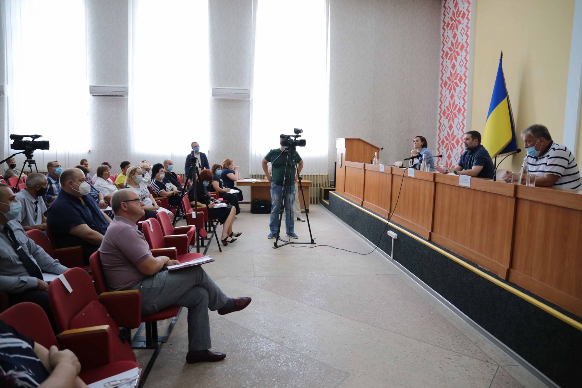 Глава ЛугОГА провел встречу с представителями бизнеса и активистами Сватово и Старобельска