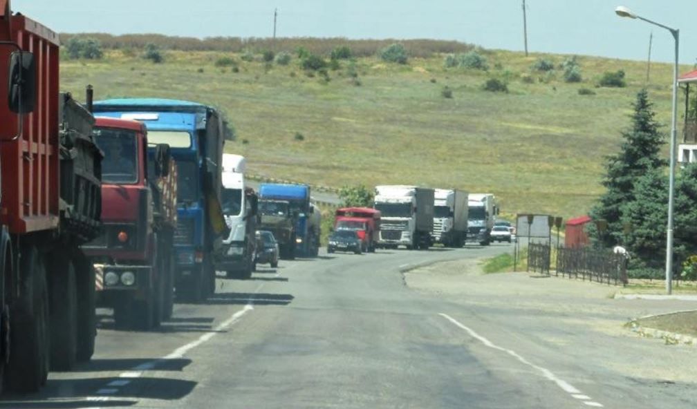 Завтра в районе ООС запретят движение грузовиков массой более 24 тонн: при каких условиях действуют ограничения