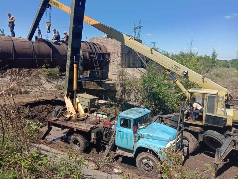 Специалисты продолжают проводить ремонтные работы на участке Северский Донец-Донбасс: фото