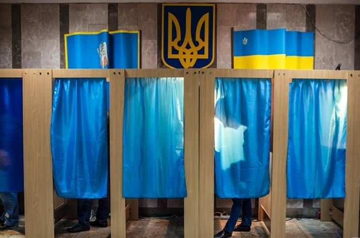 Разумков во время визита на Луганщину сказал, что никакие выборы не должны стоить человеческих жизней