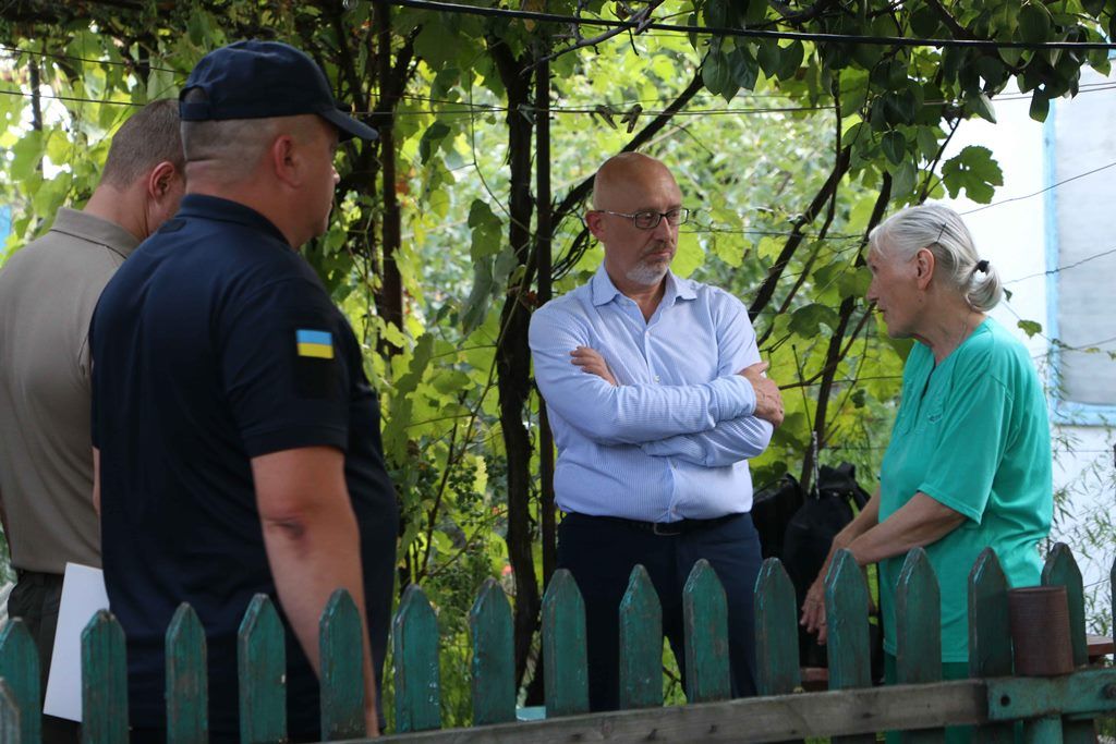 Резников посетил с рабочей поездкой прифронтовые Марьинку и Красногоровку Донецкой области