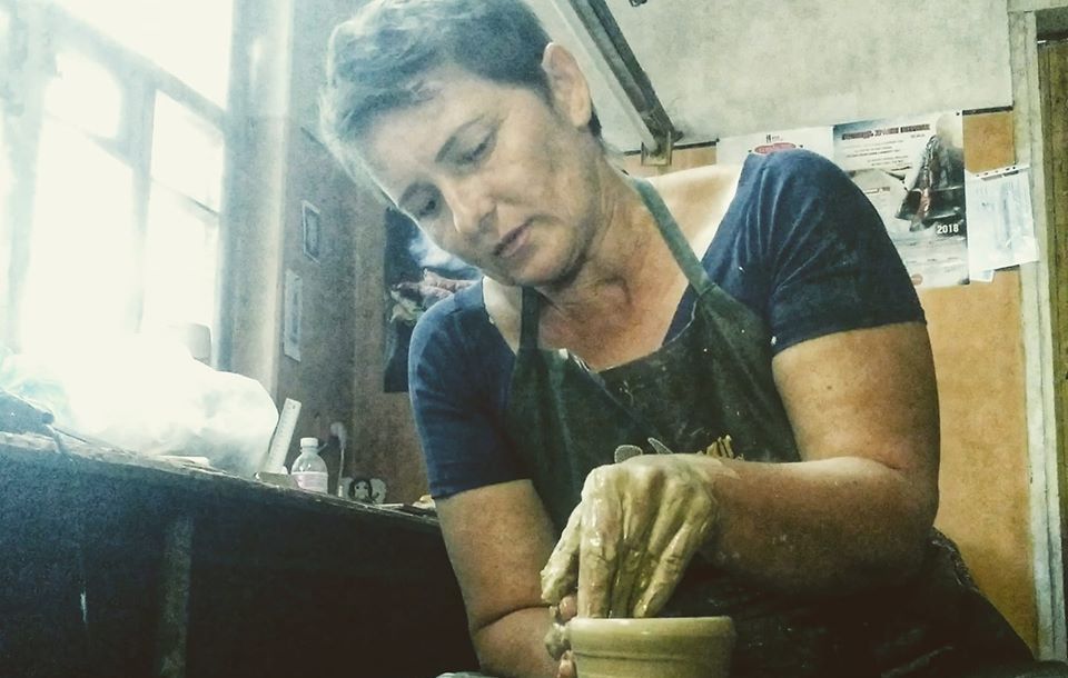 От увлечения к бизнесу: как работает первая в Славянске женщина-гончар