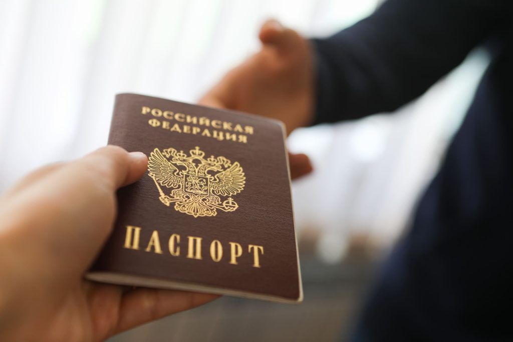 В "ЛНР" заявили о том, что на рассмотрение направлено порядка 146 тысяч заявлений от жителей ОРЛО на получение гражданства РФ