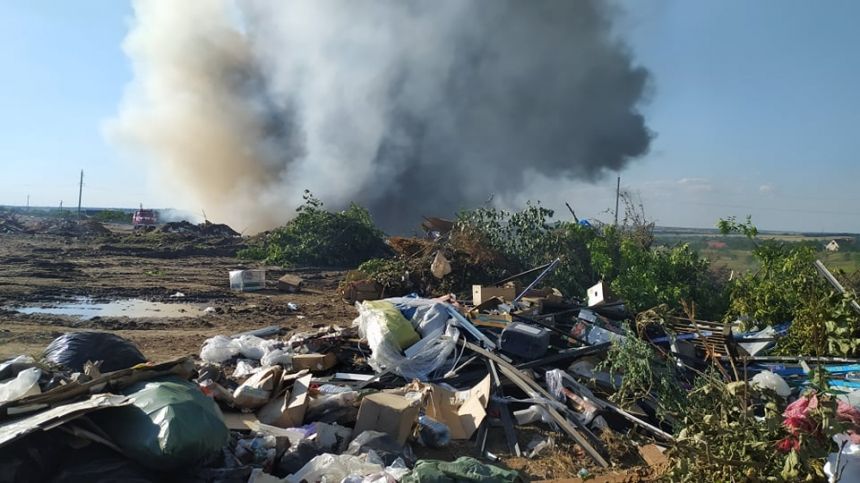 В Константиновке горела мусорная свалка