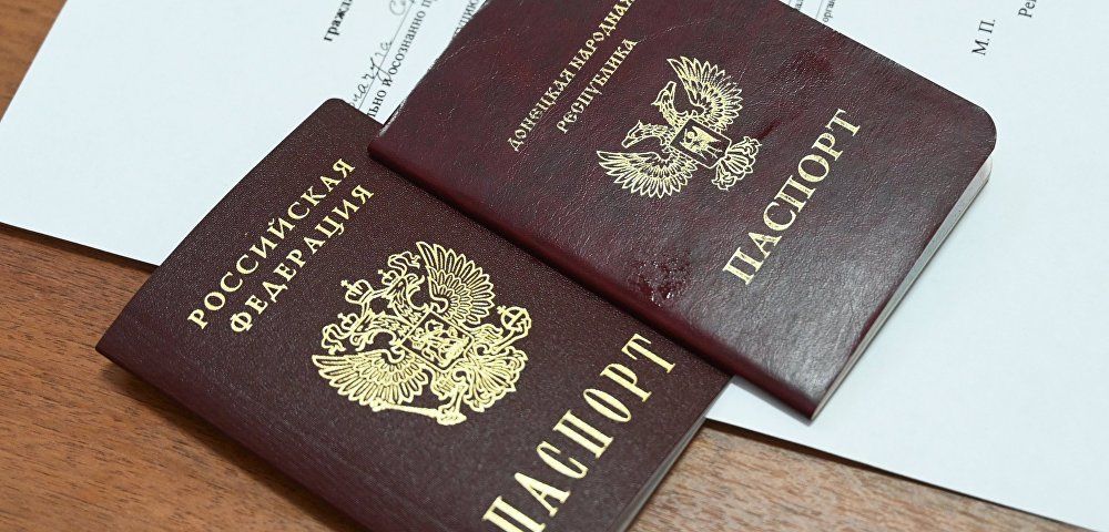 В "ДНР" бюджетникам "настоятельно рекомендуют" оформить российские паспорта