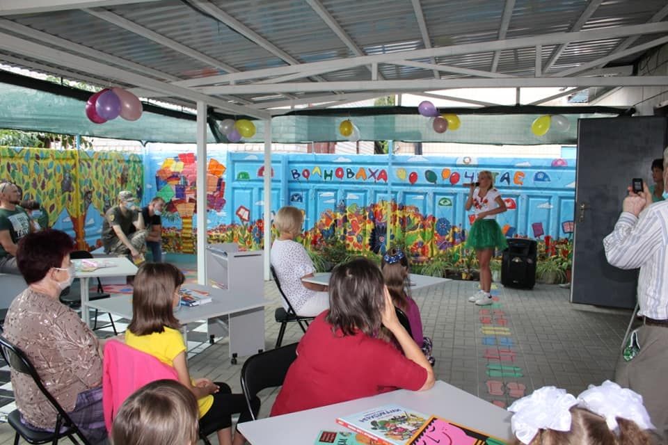 В Волновахе открылся летний читальный зал