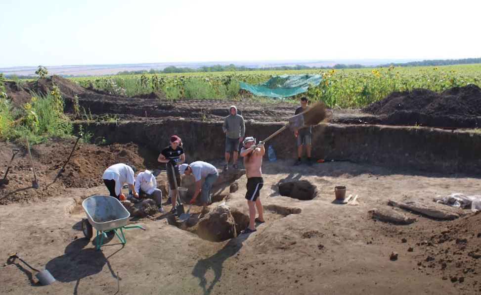 Под Мариуполем раскопали курган, которому более 5 тысяч лет: видео