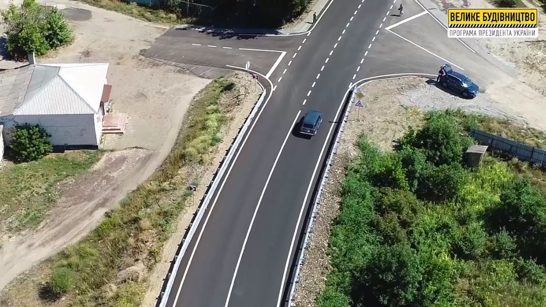 На дорогах Луганщины проверяют качество ремонтов и установили экспериментальные знаки: видео