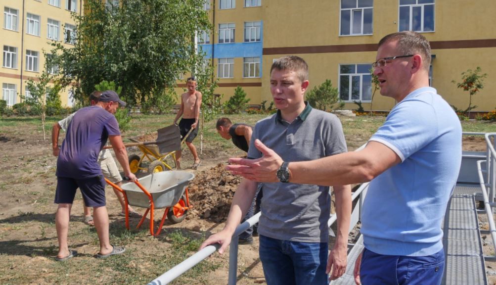 На Донетчине завершают реконструкцию Северской школы: фото