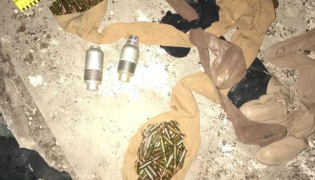 Пограничники в районе ООС обнаружили тайник с боеприпасами