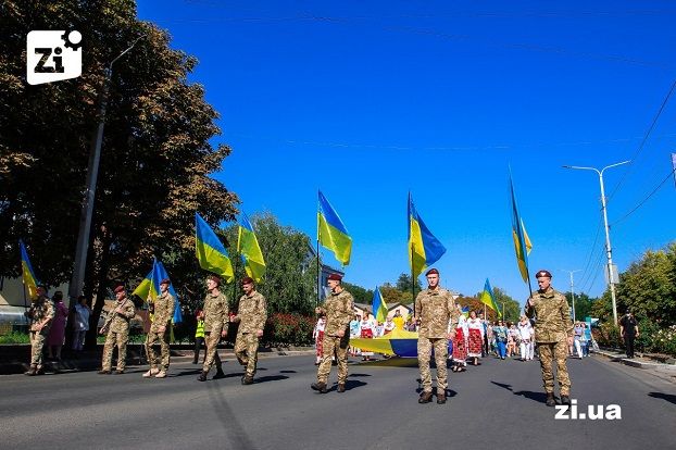 В Константиновке прошло праздничное шествие в честь Дня Независимости