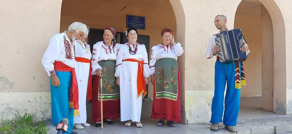 Они просто КлАД! Как на Луганщине собирают деньги на Клуб активного долголетия