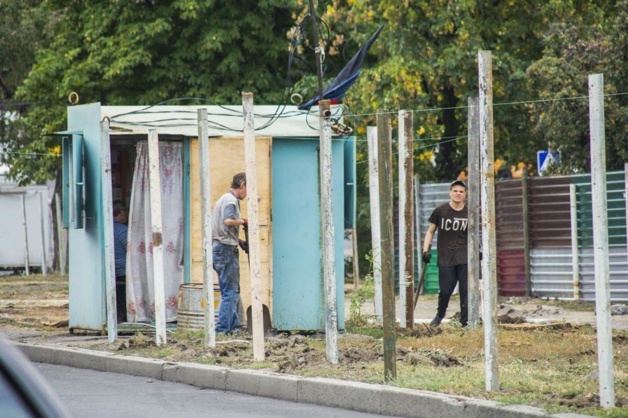 В центре Донецка подельник главаря "ДНР" строит рынок: фото