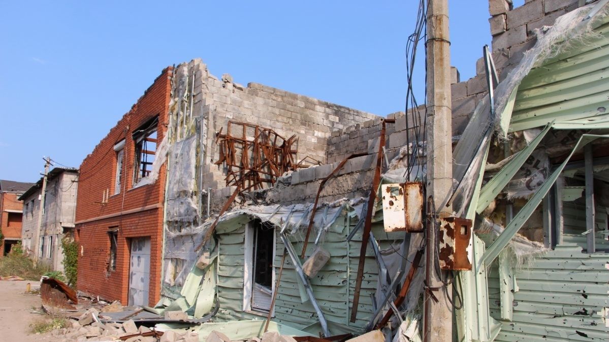 “Все, что осталось от домов — это воспоминания”: как живут широкинцы в Мариуполе