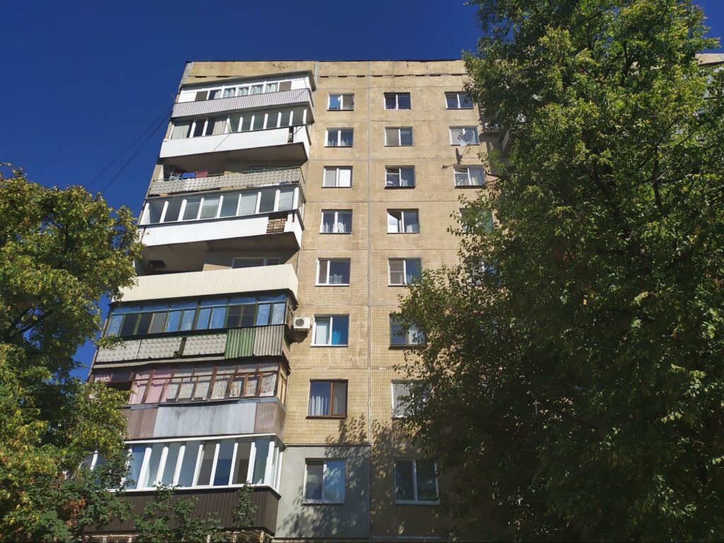 В Славянске многоквартирный дом стал опасным для проживания. Что делать жильцам