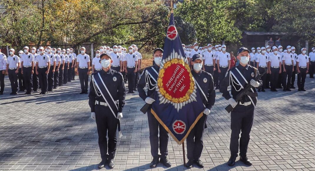 На Донетчине 126 курсантов получили первые звания полиции