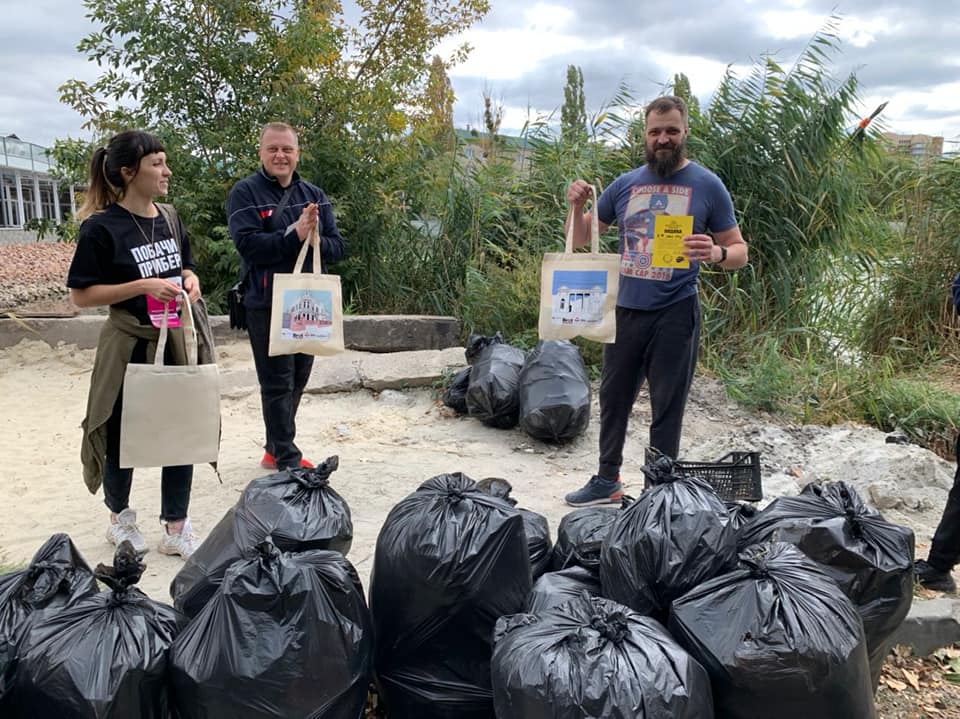 "Увидел - убери!": как прошел "World Cleanup Day" в Славянске
