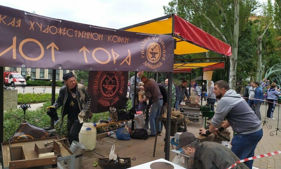 В ОРДО проводят фестиваль кузнечного мастерства без соблюдения карантинных ограничений: фото