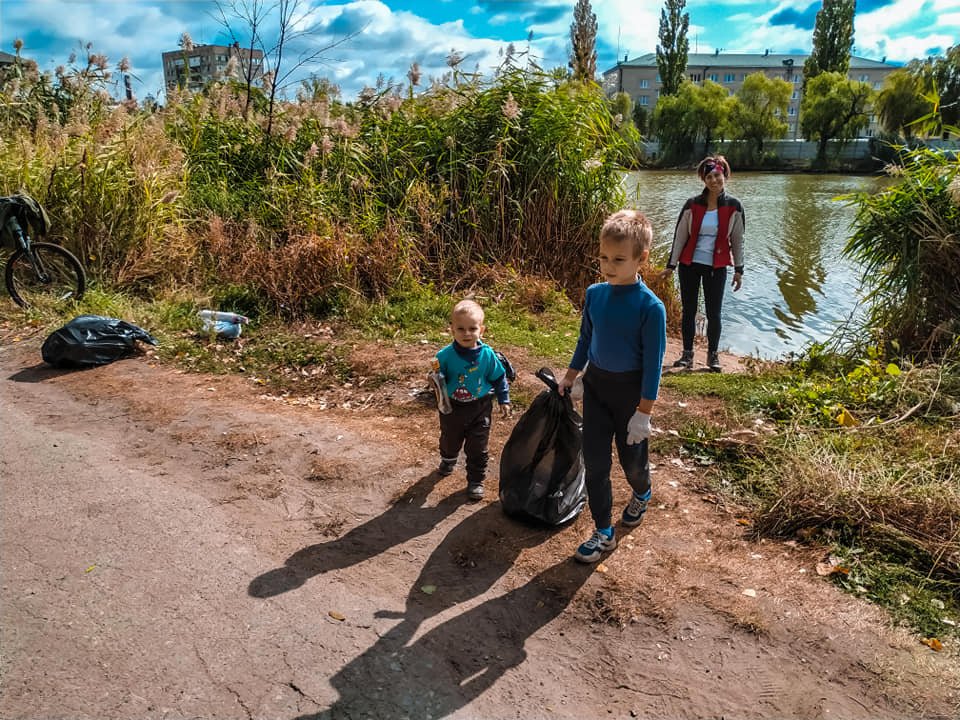 "Увидел - убери!": как прошел "World Cleanup Day" в Славянске