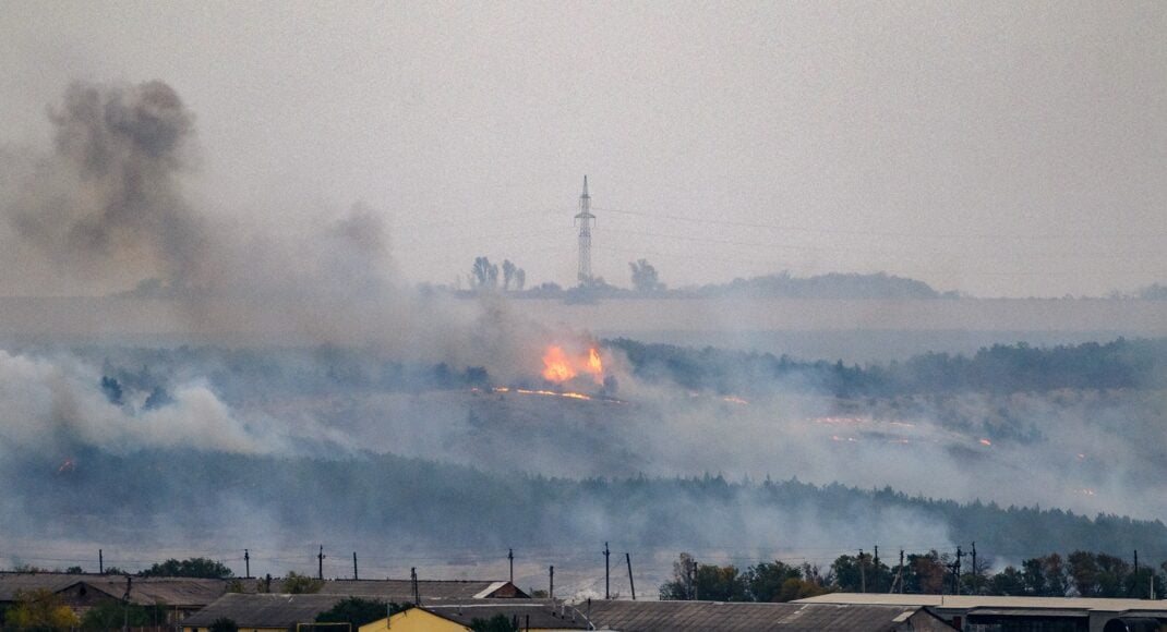 В ландшафтном парке "Краматорский" ликвидируют масштабный пожар