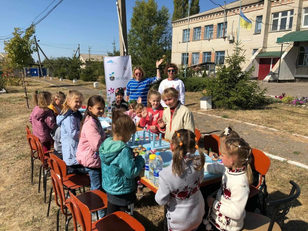 Школьники Донетчины и Луганщины начали проектировать детские площадки