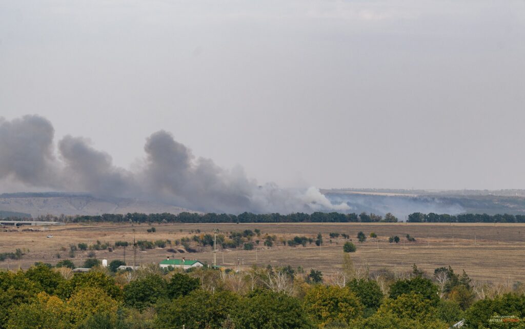 В Краматорске возле Белянских гор горит лес: фото
