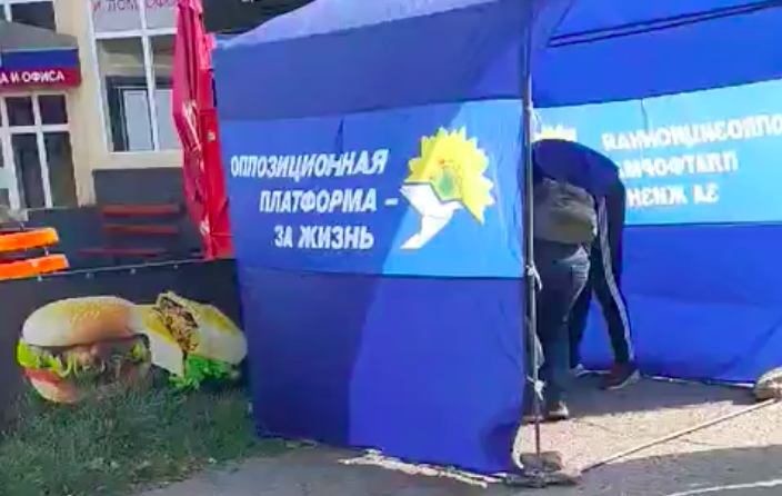 У Краматорську біля намету ОПЗЖ невідомі побили місцевого мешканця, який відмовився взяти "агітку"