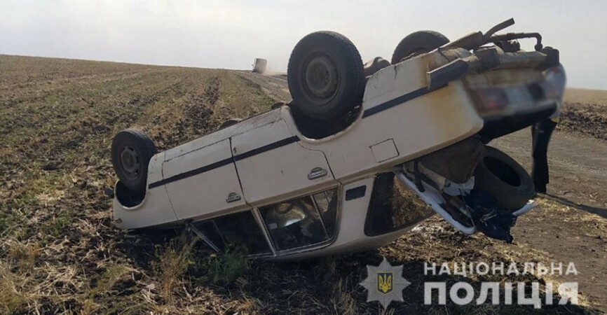 На Донеччині на грунтовій дорозі перекинувся автомобіль: загинув водій