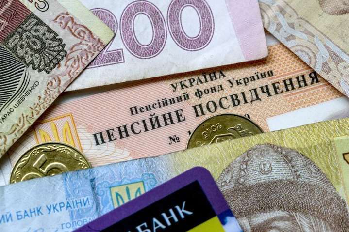 Луганщина повністю профінансувала березневі пенсії