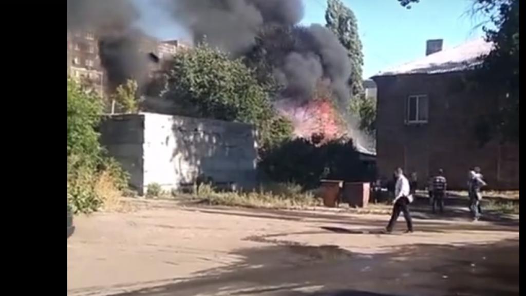 В ОРДО из-за масштабного пожара уничтожено 5 хозяйственных построек