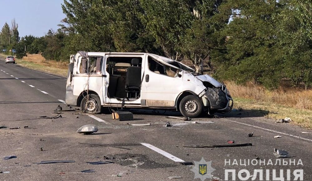 На автодороге Мариуполь-Донецк в результате ДТП погиб водитель микроавтобуса