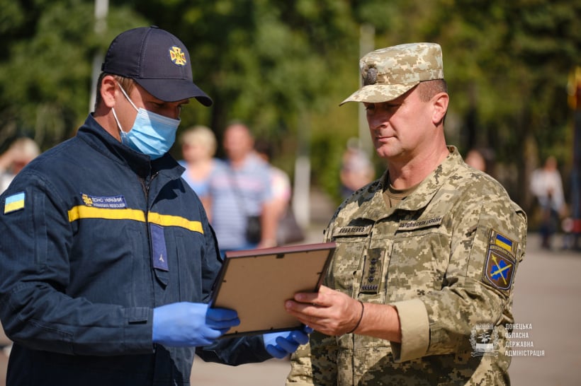 Спасатели Донетчины получили сертификаты на получение специальной одежды на сумму 2,5 млн грн