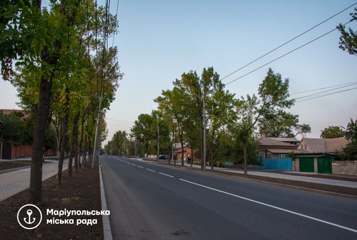 В Мариуполе отремонтировали пешеходные зоны и установили новые остановки