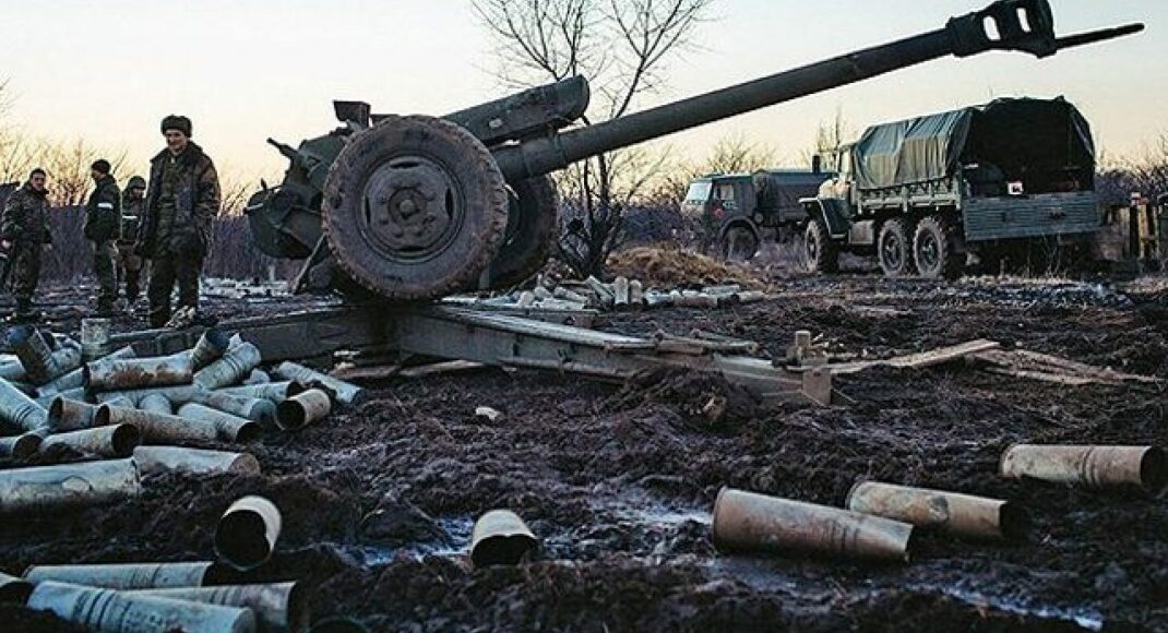 Жителі Донецька повідомляють про залпах знарядь в районі аеропорту