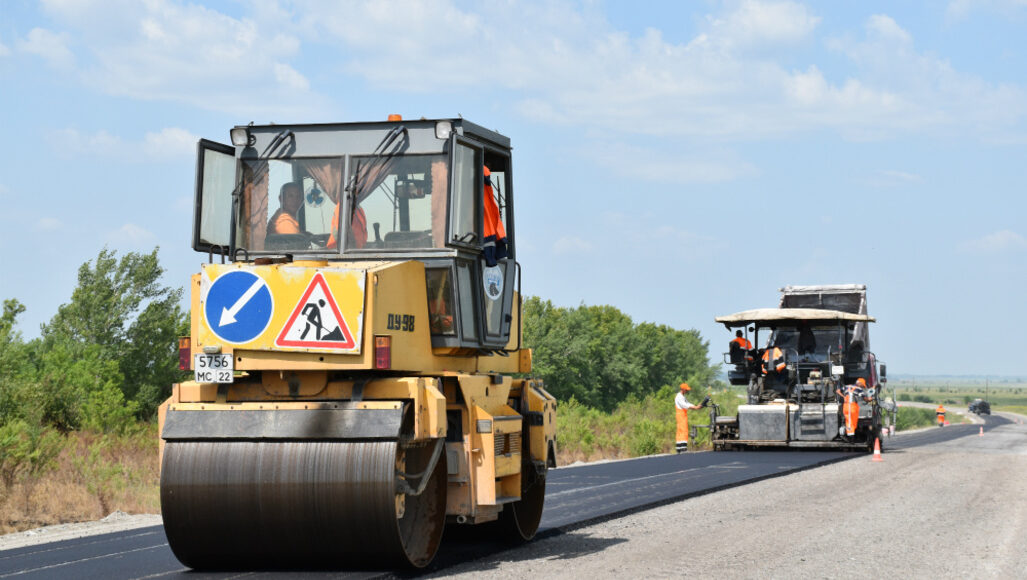 У ЛугОГА повідомили про те, що автодорогу між Сєвєродонецьком і Золотим відремонтують вже у цьому році