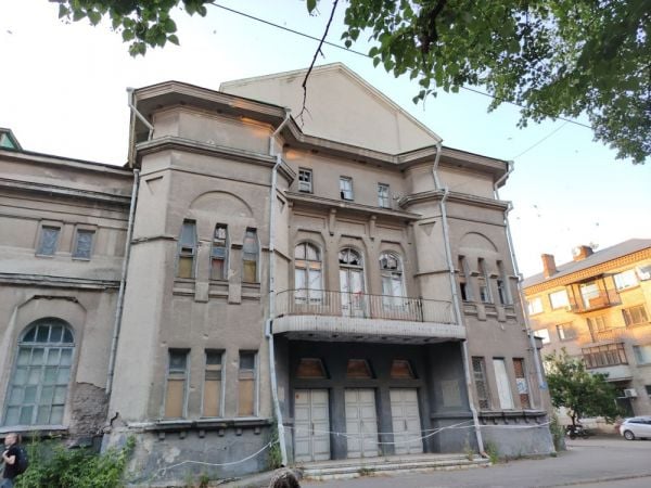 Как Дом культуры в Славянске стал разменной картой в политических баттлах
