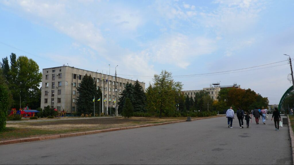 Еще не в "красной", но уже не в "зеленой": Славянск среди пяти городов региона, где ужесточили ограничения