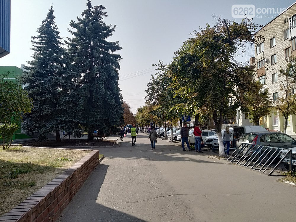 В центре Славянска без разрешения установили кубы с политической агитацией