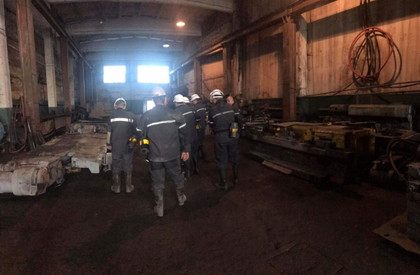 Замлинский спустился в шахту, чтобы пообщаться с шахтерами в Угледаре