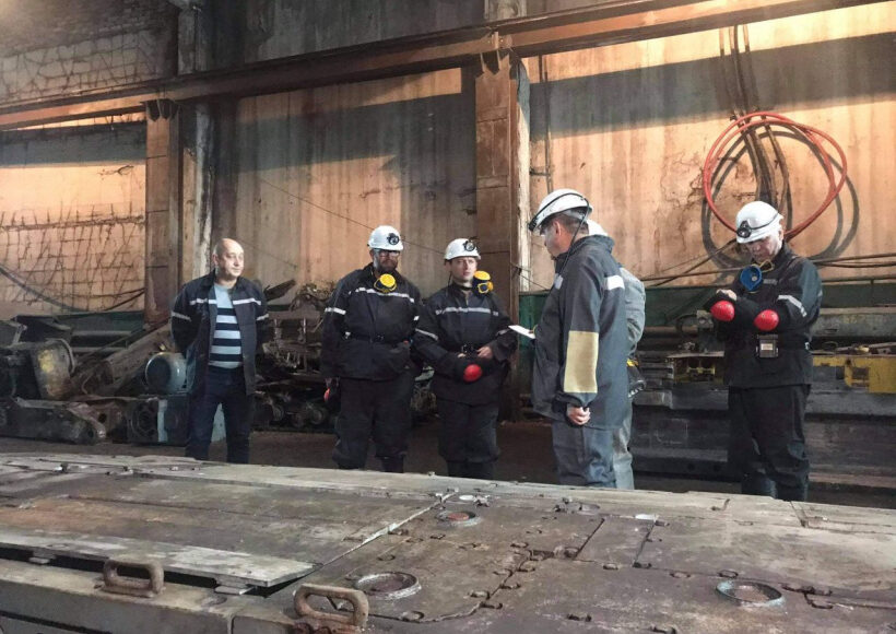 Заместитель министра посетил шахту на Донетчине и поговорил с горняками о долге по заработной плате в 50 млн грн: видео