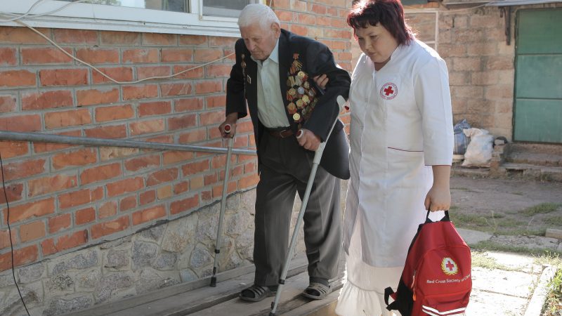 На Луганщине рассказали, как работают патронажные сестры Красного Креста