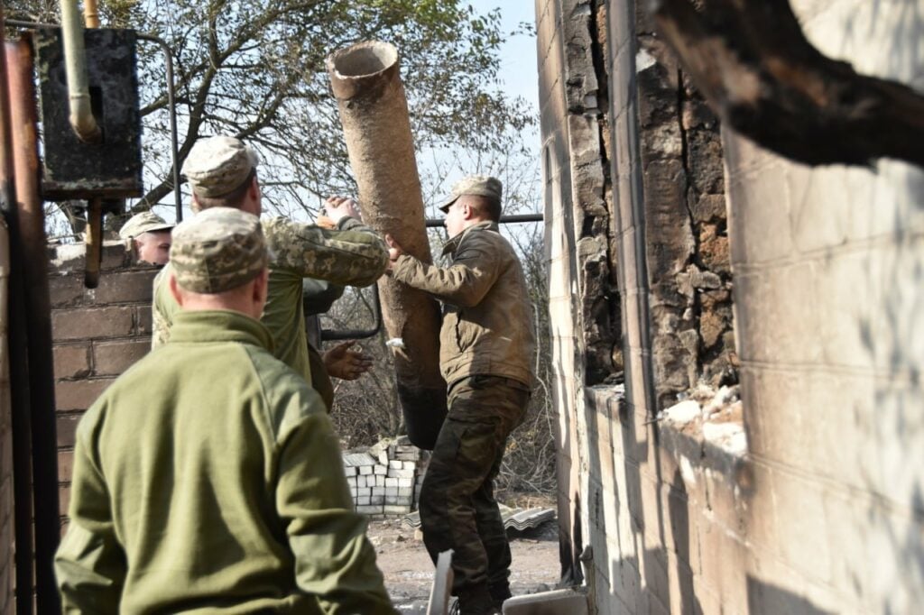 На Луганщине 90 военнослужащих и 30 единиц тяжелой инженерной техники привлечены к тушению пожаров