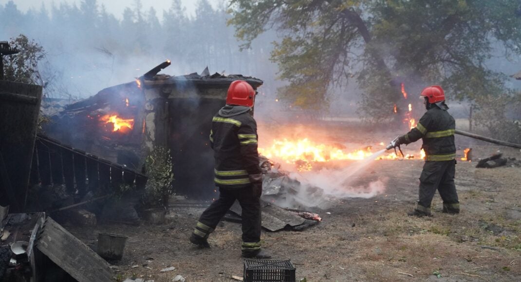 На Луганщині рятувальники ліквідували ще 8 осередків виникнення пожежі: вогнем охоплено 20 тис. га земель