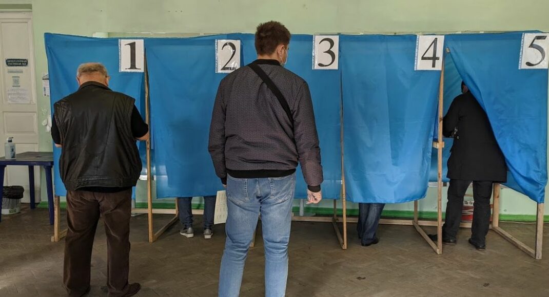 Низька явка і безліч порушень: як пройшли місцеві вибори в Донецькій області
