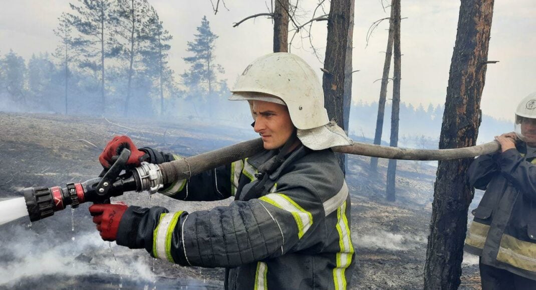 На Луганщині триває гасіння пожеж: що відомо