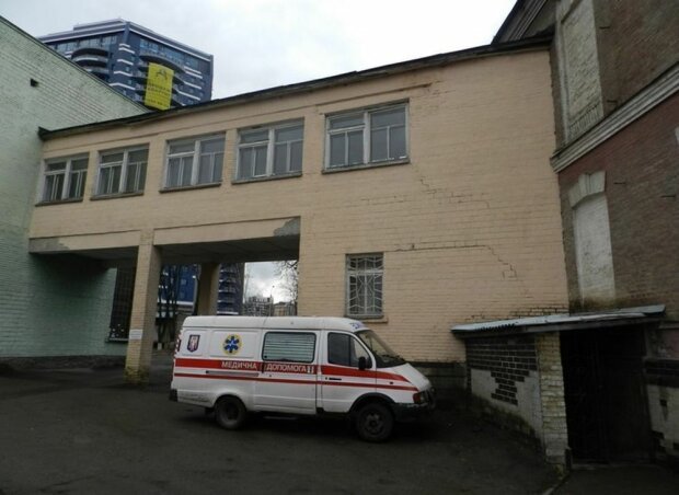 Мешканка ОРЛО завдала ножові поранення чоловікові в центрі Києва: що відомо
